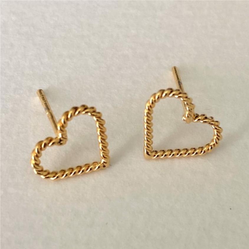 Minimalist Heart-Shaped 925 Sterling Silver Stud Earrings with Plated Finish for Women