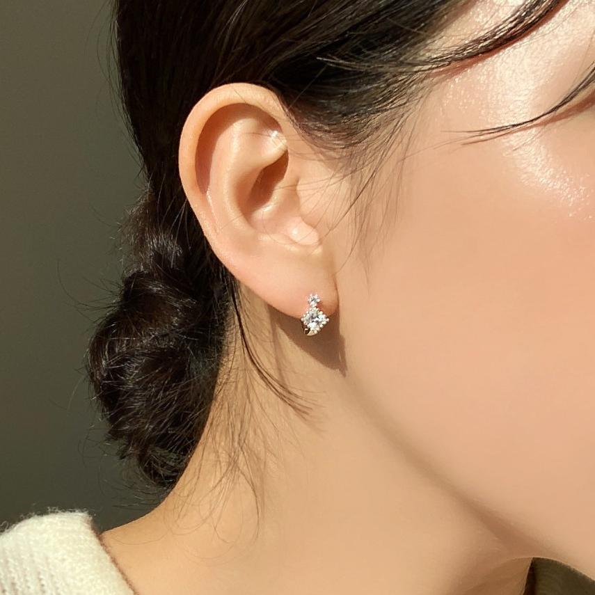 Pendientes de Tachuela Redondos Geométricos de Circonita Cúbica Chapados en Plata de Ley 925 Minimalistas para Mujer