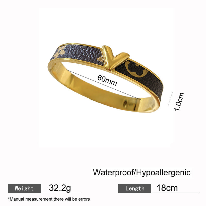 Luxury Letter V Monogram Leather Titanium Steel Bracelet with Single Row Rhinestones for Women
