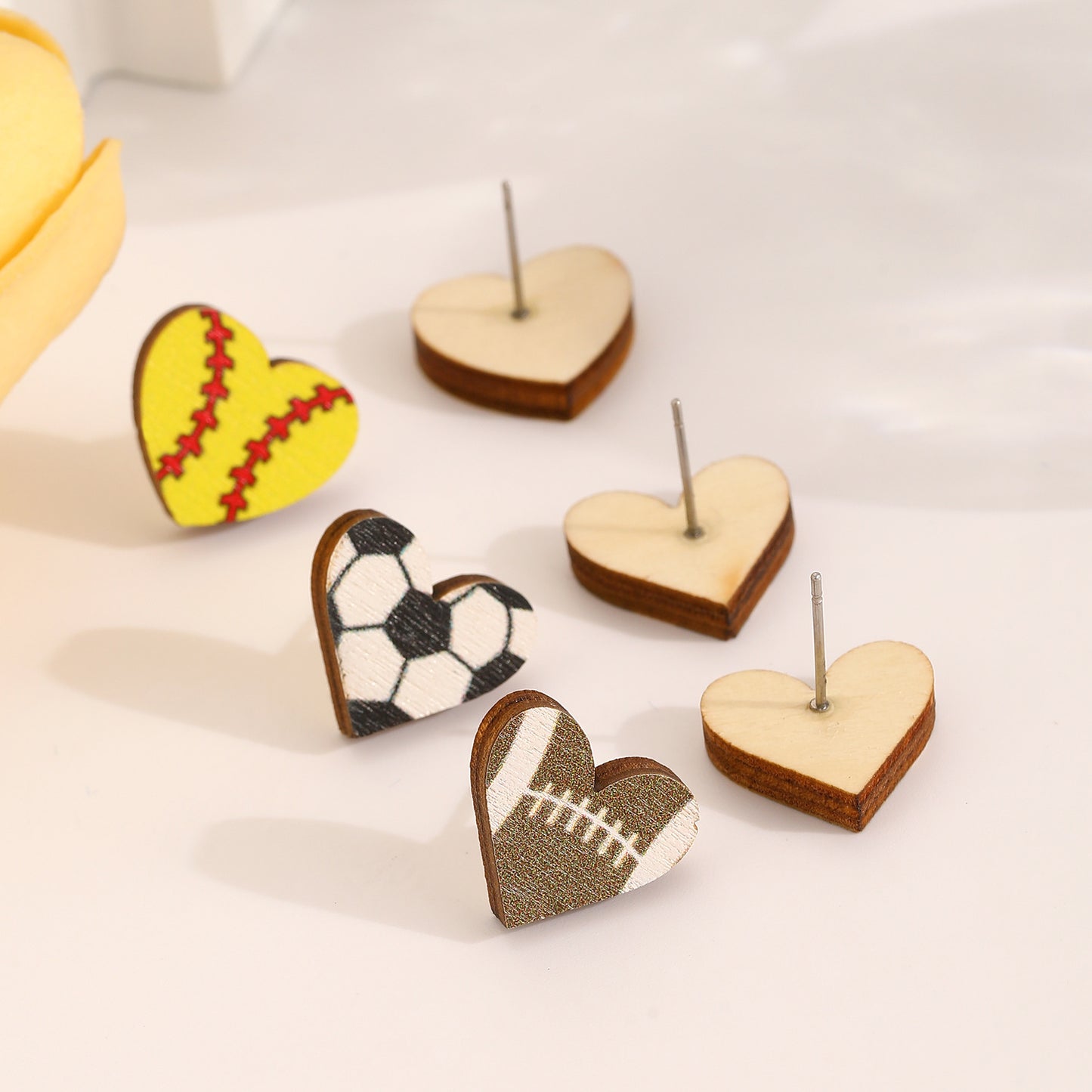 Orecchini a Perno in Legno a Cuore Minimalisti da Donna