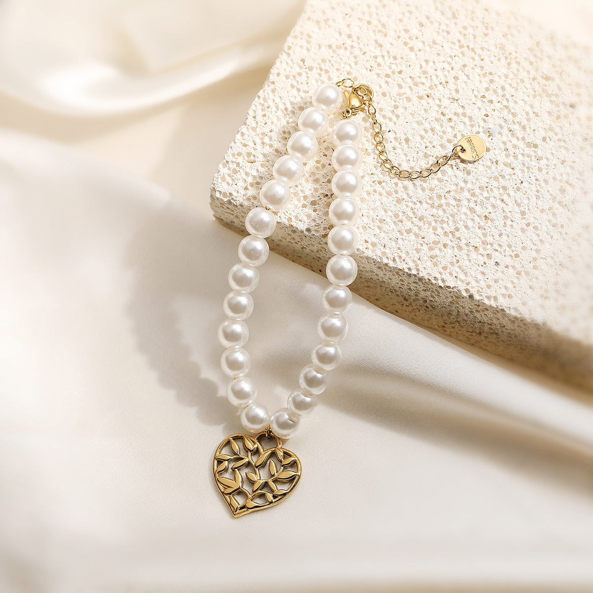 Elegant Heart-Shaped Stainless Steel Bracelet with 18K Gold Plating and Pearl Accents for Women