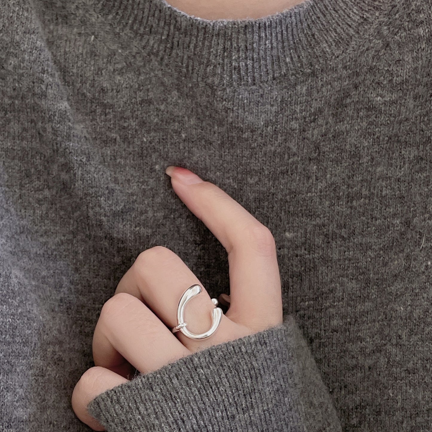 Anillo Minimalista Elegante de Plata de Ley 925 con Forma de U Geométrica para Mujer