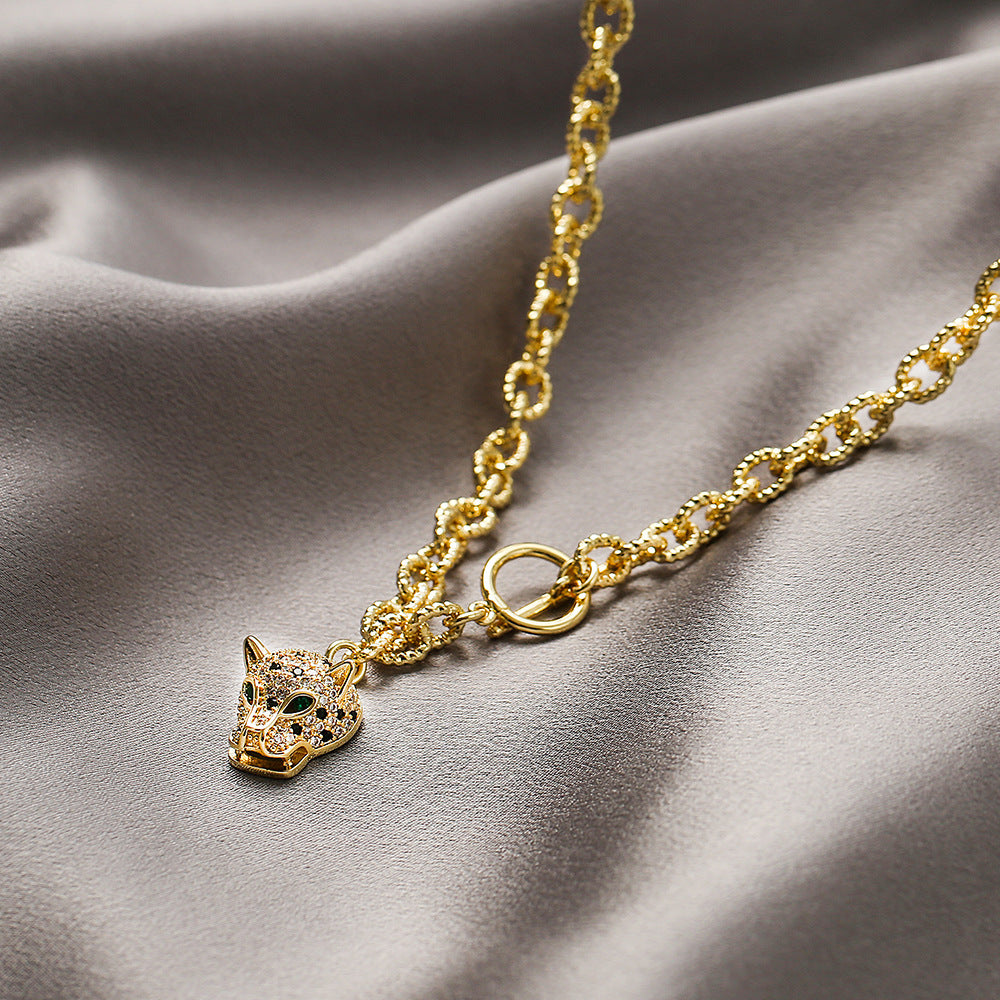 Fashionable Leopard Head Pendant Necklace for Women in Copper with Geometric Design and Animal Motif