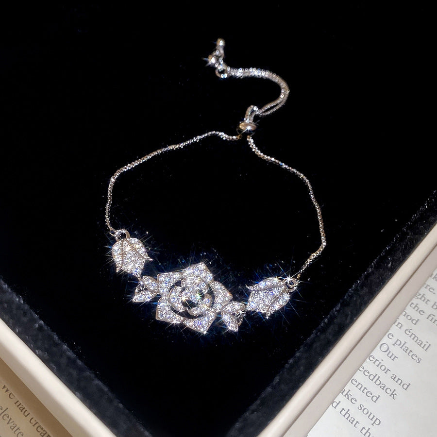 Elegante Bracciale a Mano Floreale da Donna con Intarsio in Zircone in Rame, Stile Minimalista di Lusso