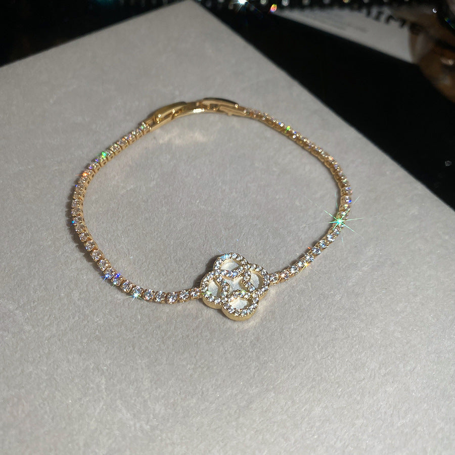 Elegant Luxury Oval Cubic Zirconia Inlaid Brass Bracelet for Women