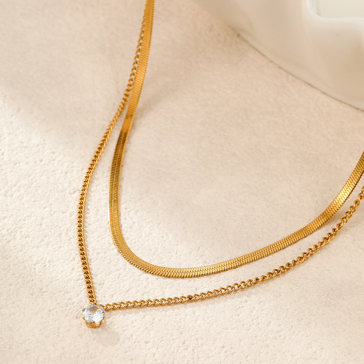 Collana da donna a più strati in acciaio inossidabile placcato oro 18 carati, con zirconi intarsiati, stile catena a serpente