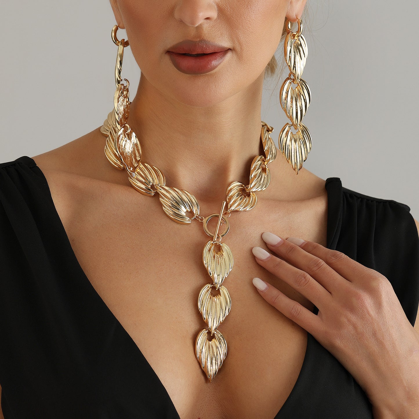 Vintage Geometric Alloy Plated Wheat Pattern Necklace with OT Clasp for Women