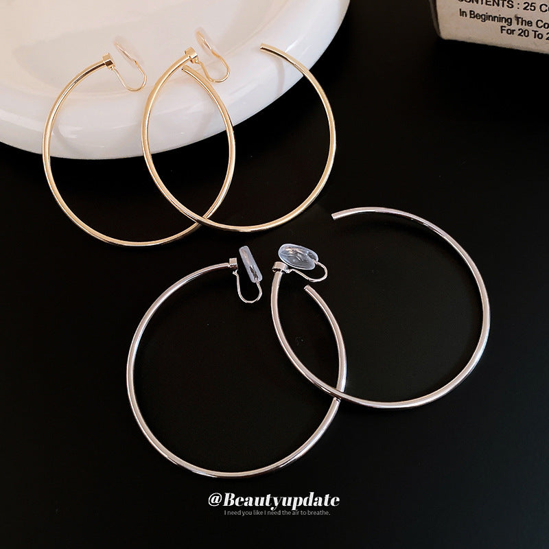 Orecchini a clip a cerchio geometrici minimalisti in rame da donna con finitura placcata, gioielli eleganti di lusso