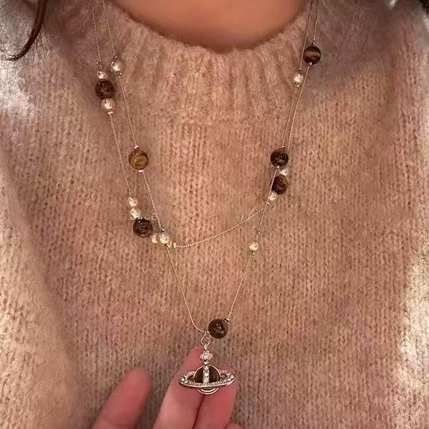 Collana con Ciondolo Saturno Retro Luxe con Perla Imitazione e Lega, Design a Stella, Finitura Galvanizzata, Delicata Catena per Clavicole da Donna