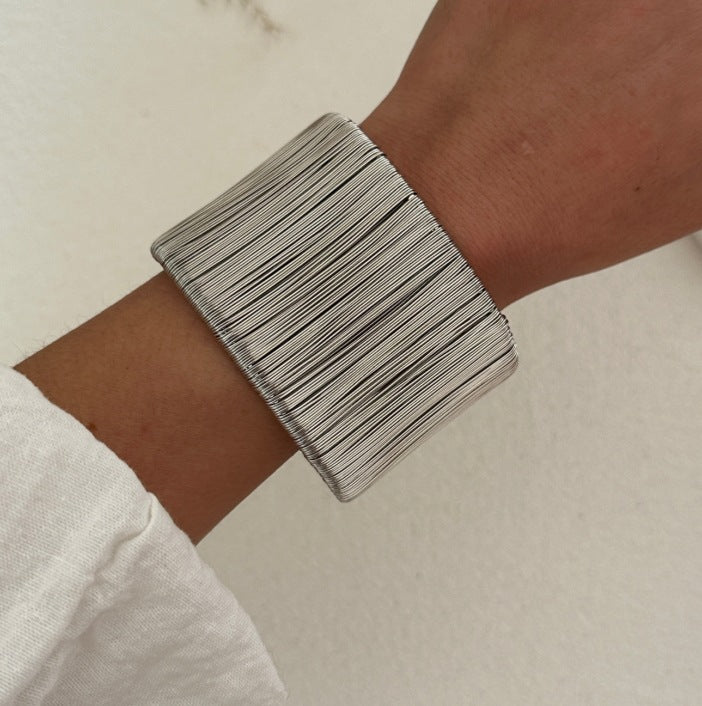 Exaggerated Brushed Plated Alloy C-Shape Bracelet