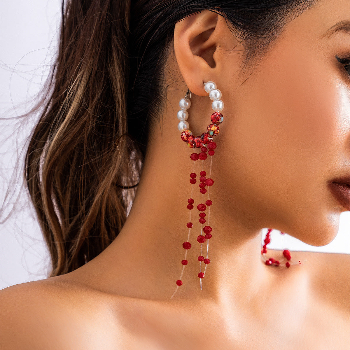 Pendientes góticos de perlas y cristal con borlas y detalles de cadena para mujer
