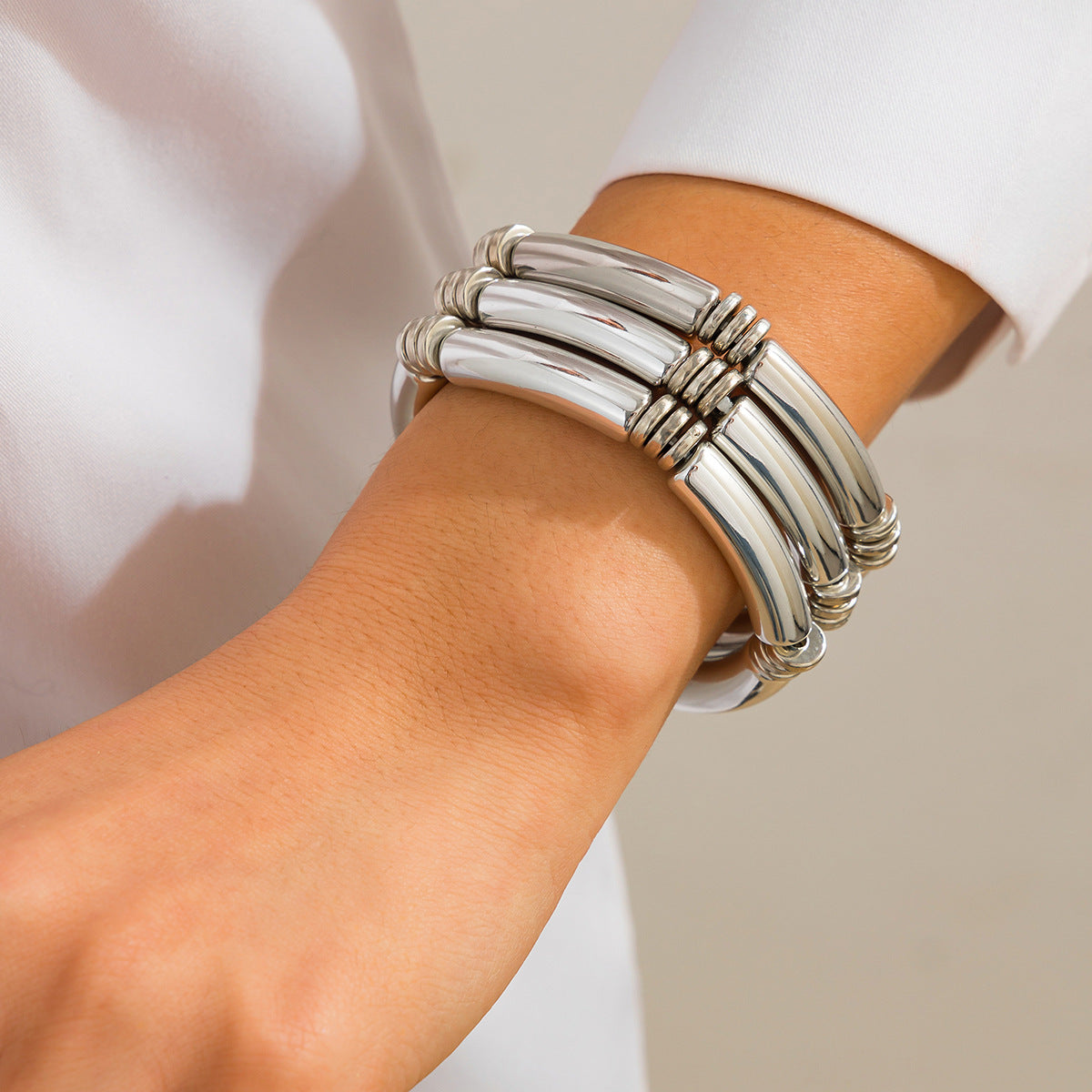 Set di braccialetti a polsino rigido da donna geometrici minimalisti con perline, in lega di zinco con finitura placcata