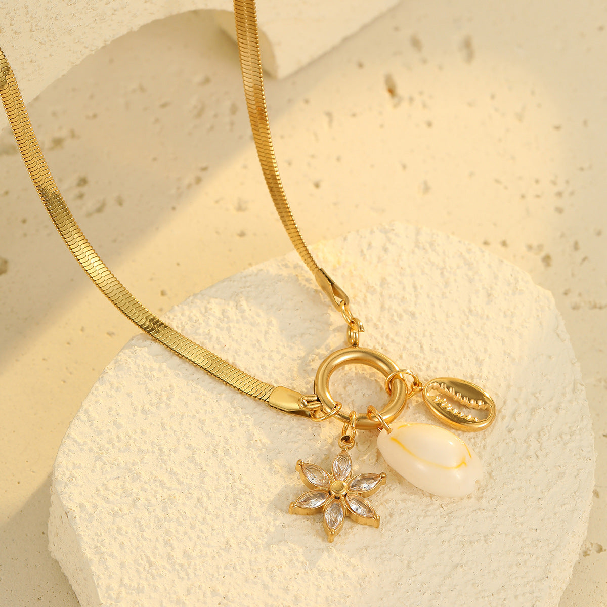 Collana da donna alla moda con ciondolo a cuore in acciaio inossidabile placcato