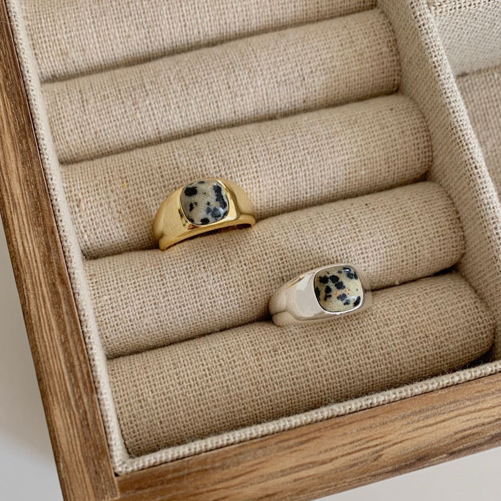 Anillo Minimalista de Plata de Ley 925 con Diseño de Corazón y Facetas Geométricas Biseladas para Mujer