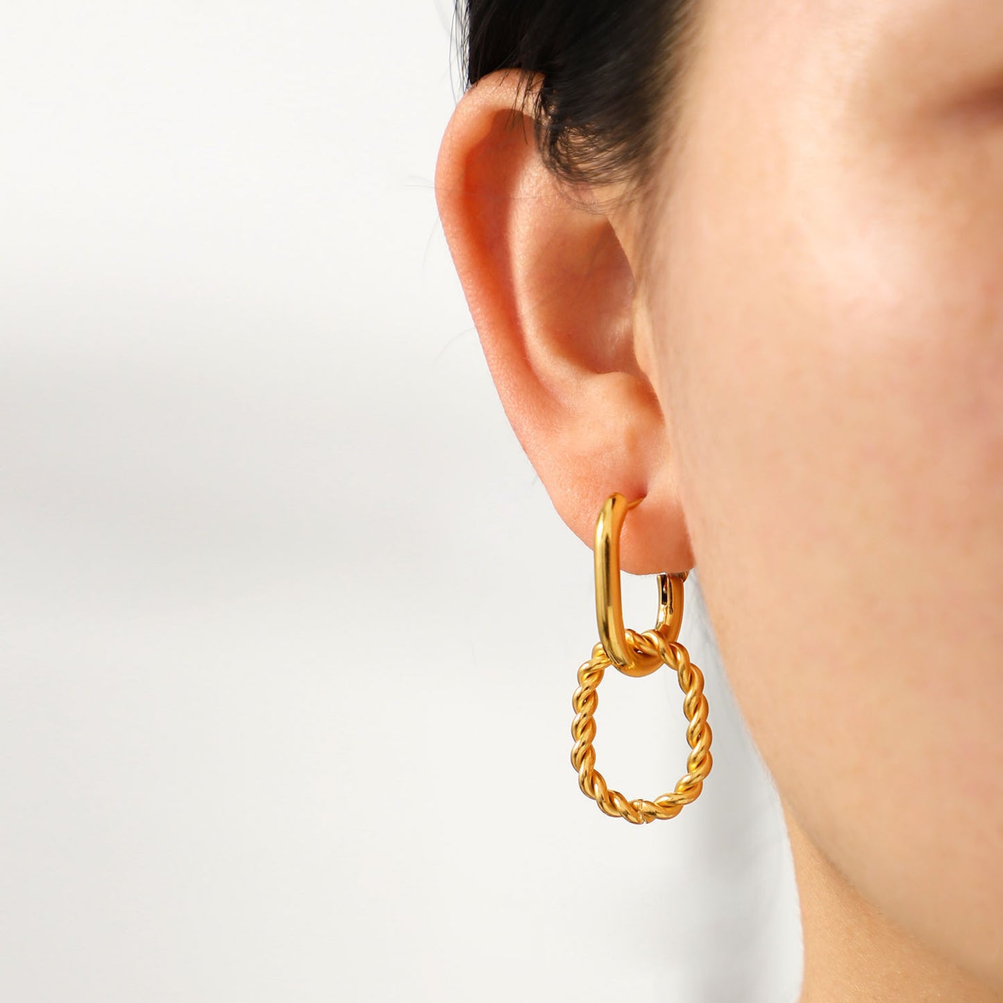 Orecchini a Cerchio Minimalisti Geometrici in Acciaio Inossidabile con Pendente a Torsione per Donna