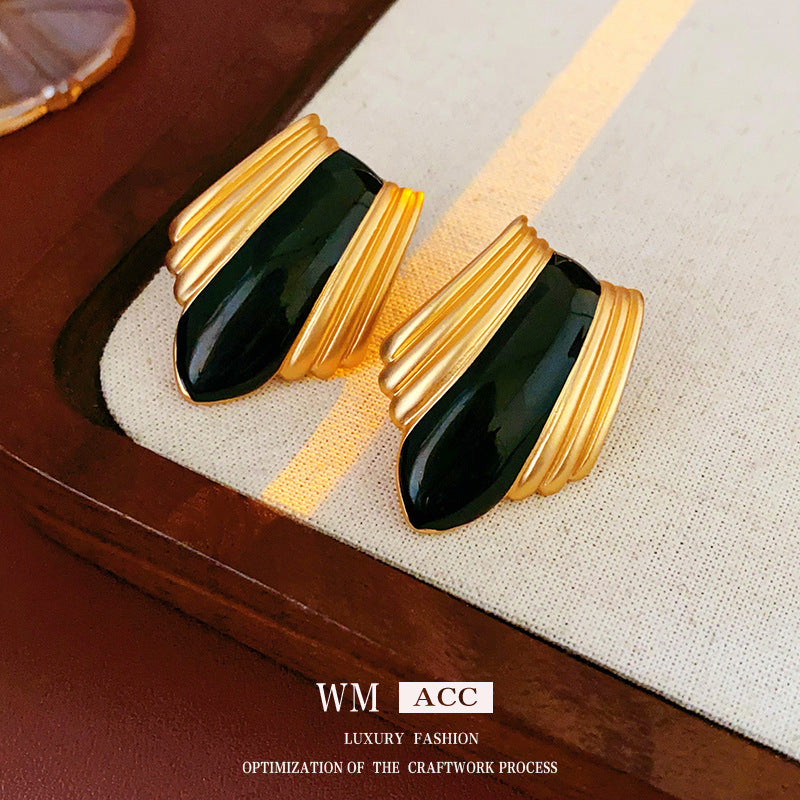 Vintage Geometric Pendant Necklace in Alloy with Enamel Finish for Women, Lightweight Luxury-Style Jewelry