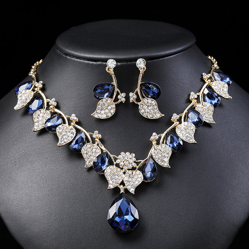 Vintage Ethnic Style Leaf and Teardrop Pendant Necklace Set for Women with Alloy Material and Electroplated Finish
