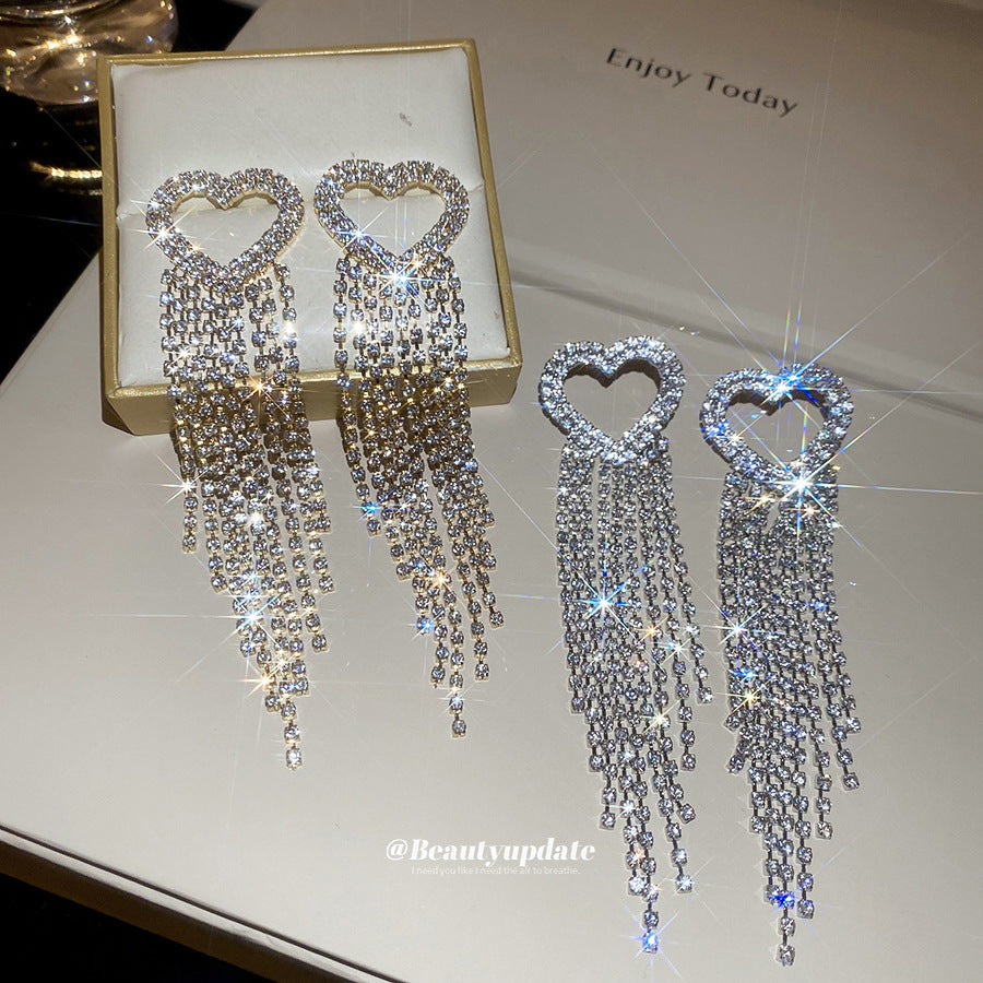Orecchini a perno da donna in argento sterling con zirconi a forma di cuore e frange pendenti, dal design minimalista
