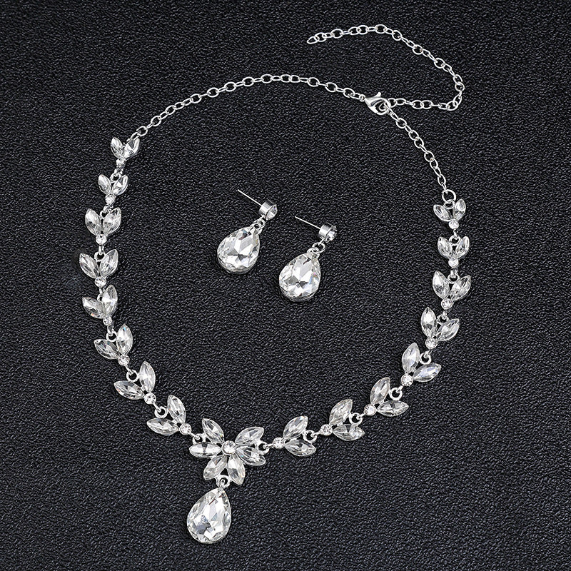 Chic Minimalist Leaf-Shaped Alloy Necklace Set with Rhinestone Inlay for Women, Plated Finish, Elegant Evening and Formal Occasion Jewelry
