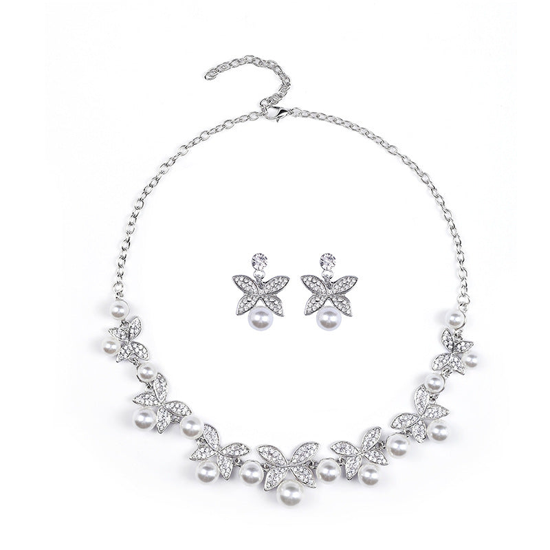 Vintage Floral Butterfly Pendant Necklace for Women Alloy Electroplated Short Chain with Tea Rose and Petal Motifs