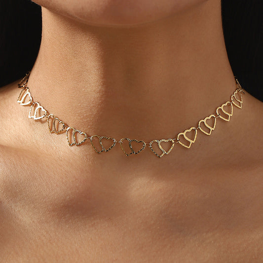 Collar con Colgante de Corazón Hueco Minimalista de Acero Inoxidable con Acabado Chapado para Mujer