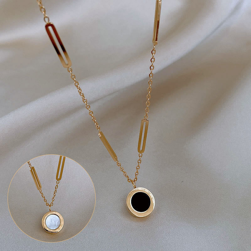 Collar Minimalista de Acero de Titanio en Forma de U con Baño de Oro de 18K, Colgante de Números Romanos, Cadena Ligera para Suéter de Mujer