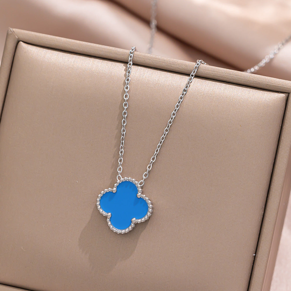 Set di collana, bracciale e orecchini in acciaio al titanio di lusso a forma di trifoglio con finitura placcata, catena a O, catena per clavicola e design ipoallergenico