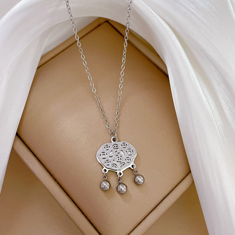 Collar con colgante minimalista de acero de titanio geométrico Lucky Lock para mujer, cadena de clavícula chapada en oro, moda para la oficina