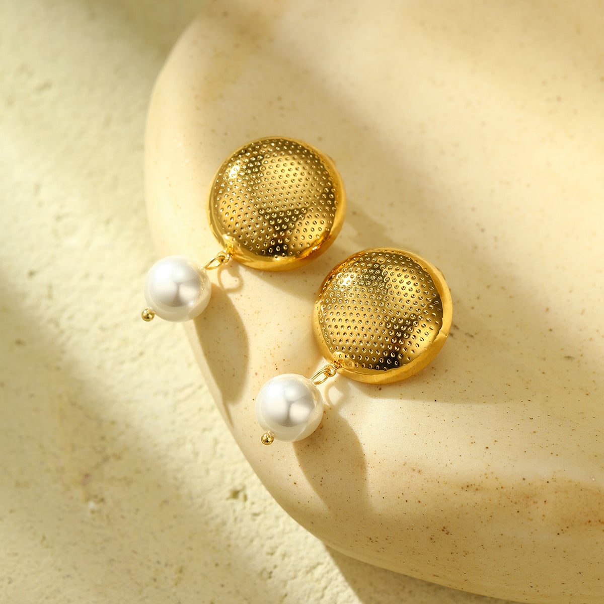 Fashionable Round Pearl Earrings in Stainless Steel with 18K Gold Plating for Women