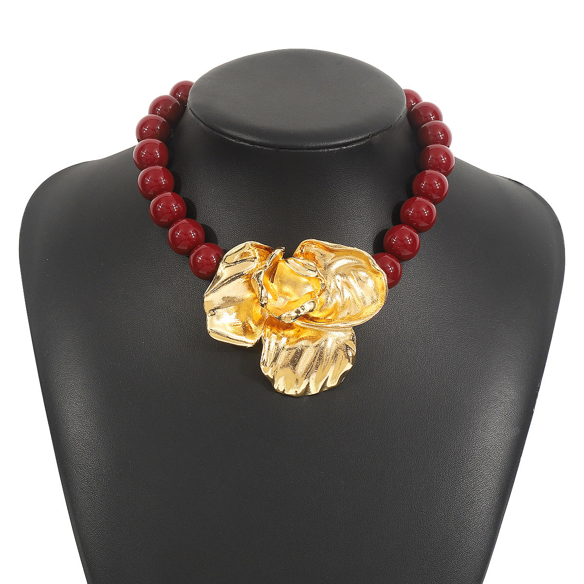 Collar con colgante floral exagerado para mujer con base de aleación Diseño geométrico Acabado galvanizado y detalles de perlas de imitación en cadena de serpiente