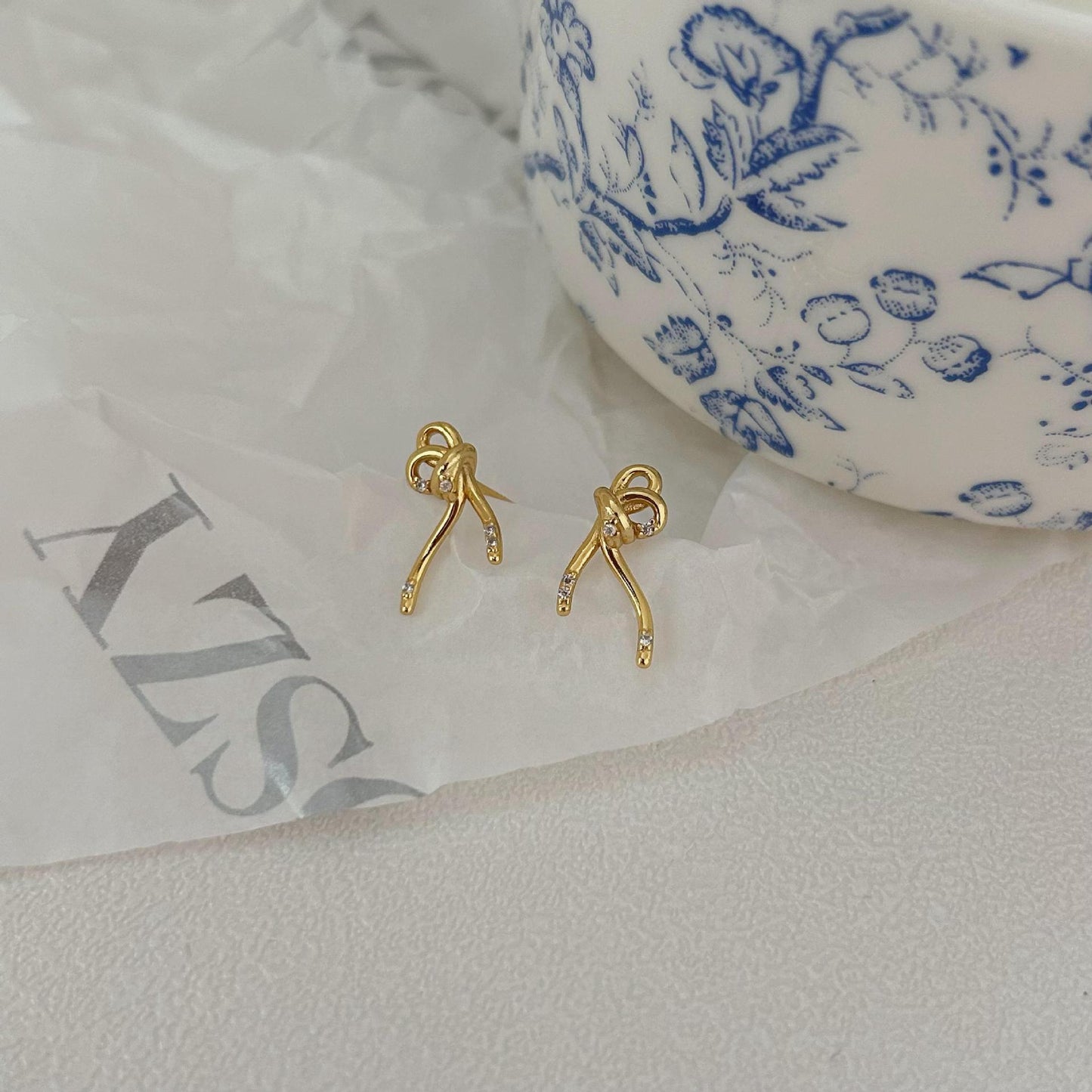 Orecchini a perno minimalisti a forma di fiocco in argento sterling 925 con intarsio di strass, stile dolce e fresco