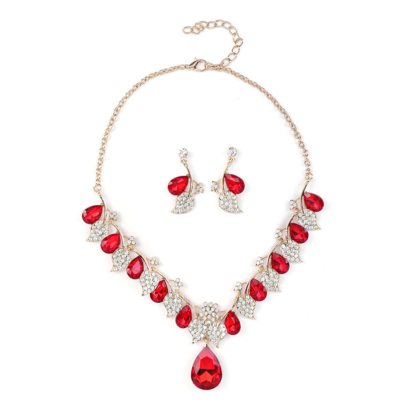 Vintage Ethnic Style Leaf and Teardrop Pendant Necklace Set for Women with Alloy Material and Electroplated Finish