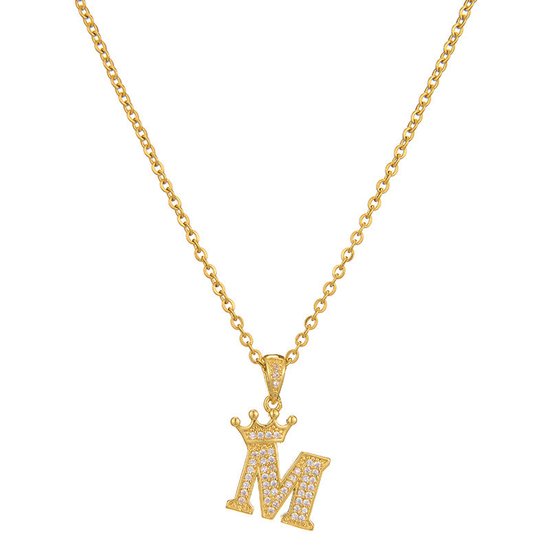 Collana da donna in acciaio inossidabile a forma di corona, minimalista, con zirconi cubici micro-pavé e charm a lettera