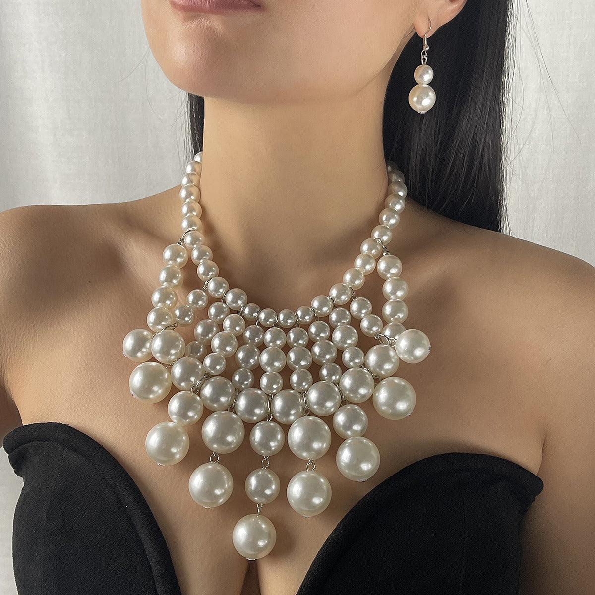 Elegante conjunto de collar de perlas de varias capas y pendientes en aleación con colgantes de nácar para mujer