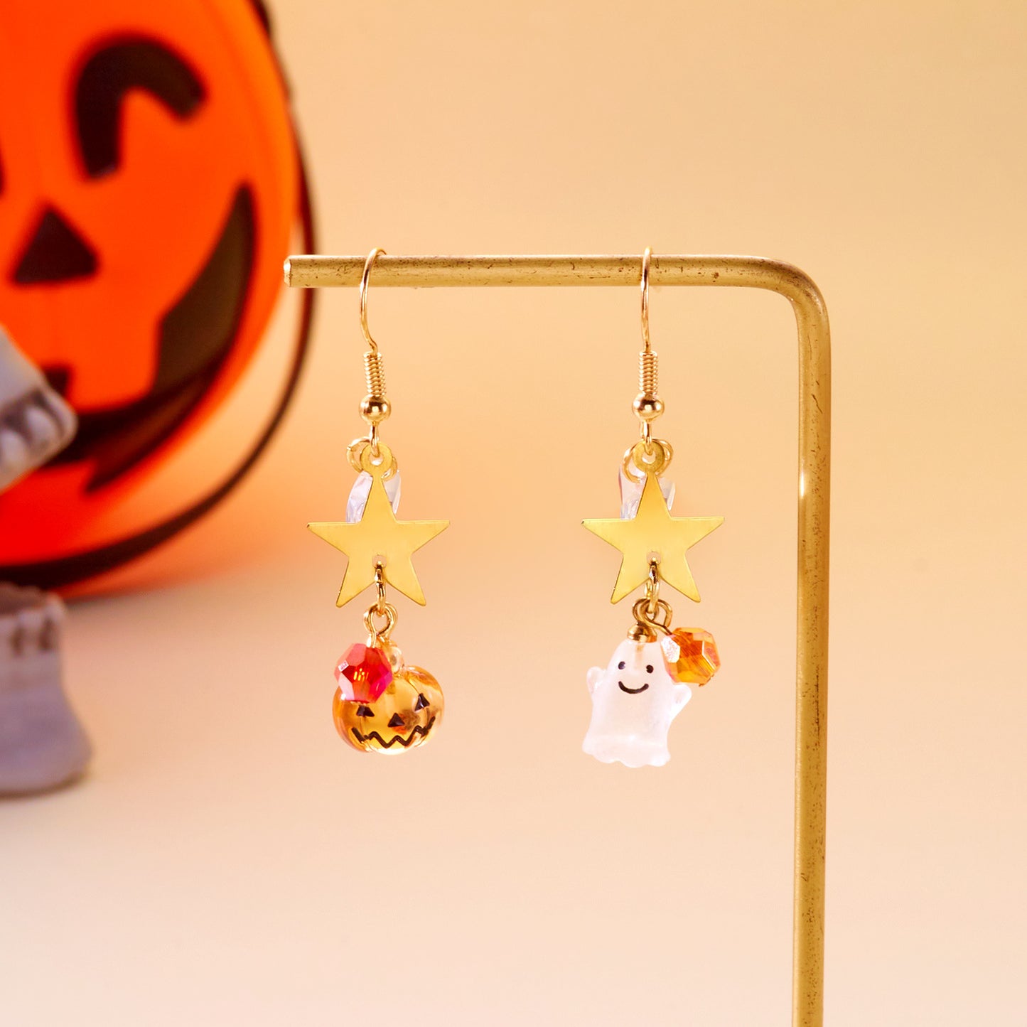 Orecchini a tema Halloween, dolci e grintosi, con ciondoli irregolari a forma di fantasma, zucca, luna e stella in lega di zinco con finitura galvanica
