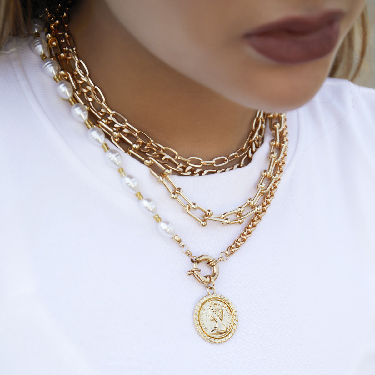 Vintage Punk Bohemian Geometric Hollow U-Clasp Alloy Imitation Pearl Ball Chain Necklace for Women