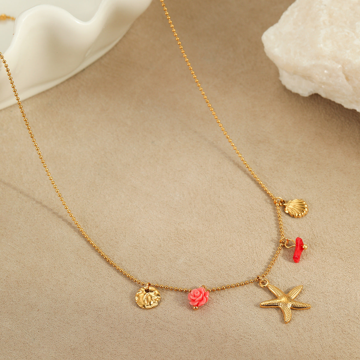 Collar moderno con temática oceánica con colgante de concha y estrella de mar, diseño geométrico, acero inoxidable, galvanizado, joyería de verano para mujer