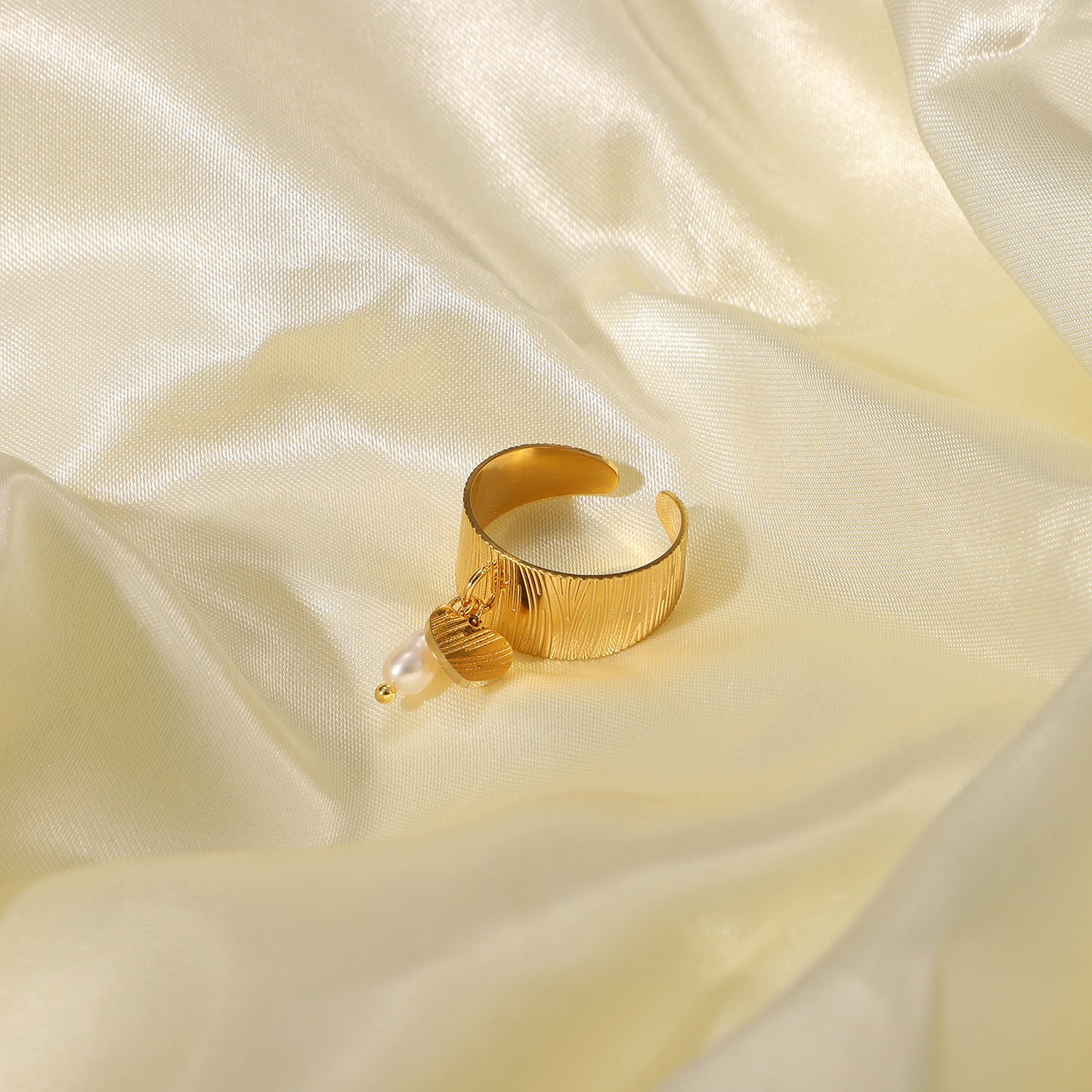 Anello da donna in acciaio inossidabile a forma geometrica con placcatura in oro 18 carati e pendente di perle, design a fascia aperta