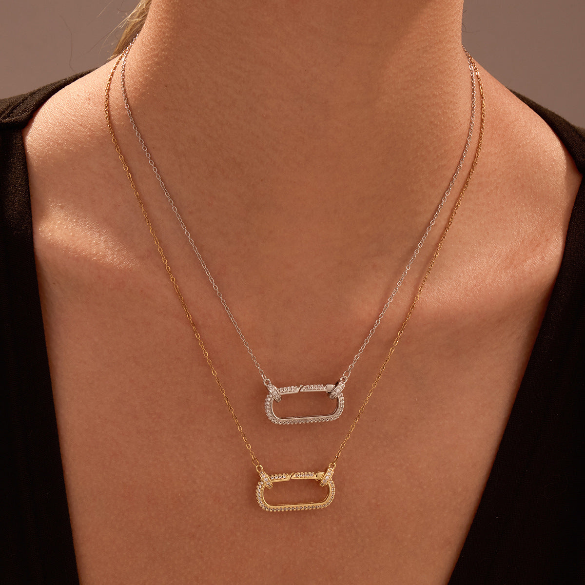 Fashionable Oval Stainless Steel Plated Necklace with Rhinestone Inlay for Women Minimalist Geometric Clavicle Chain