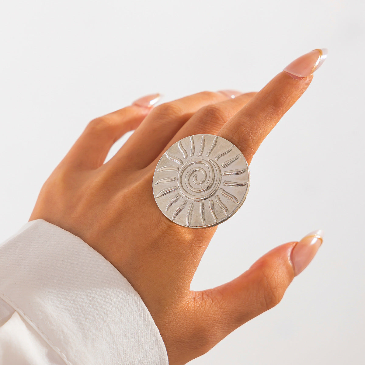 Anello Aperto Minimalista con Fiocco e Motivo Floreale, Fascia in Metallo Elettroplaccato e Dettagli in Perle Imitazione per Donna
