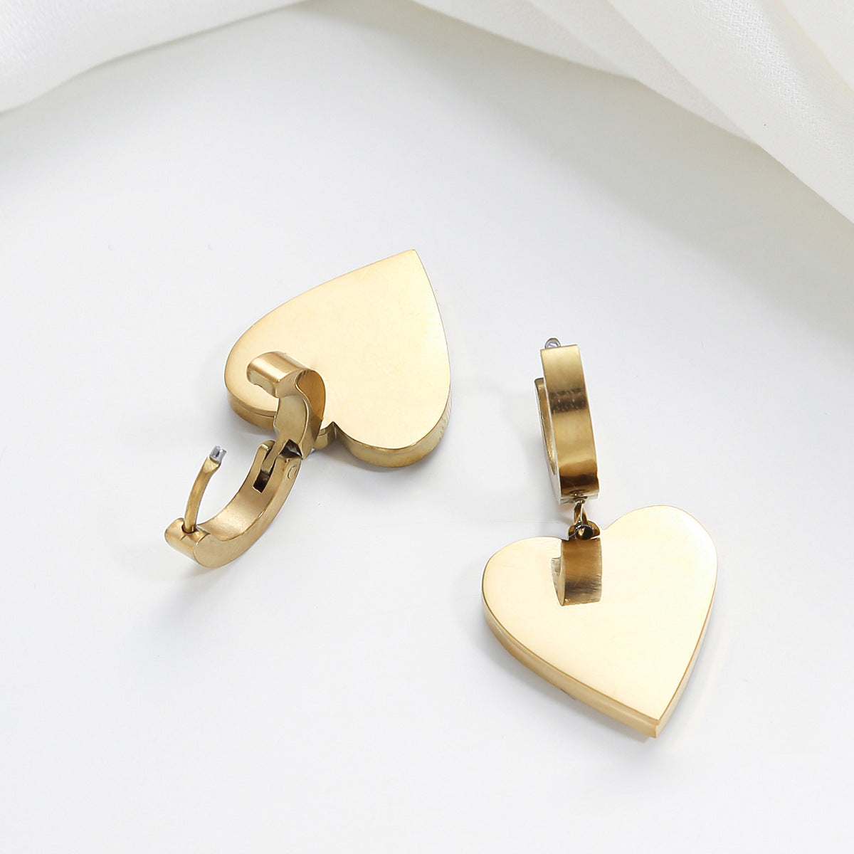 Orecchini Chic a Cuore in Rame con Intarsio in Pietra Naturale, Perni in Acciaio Inossidabile, Stile Minimalista e Dolce