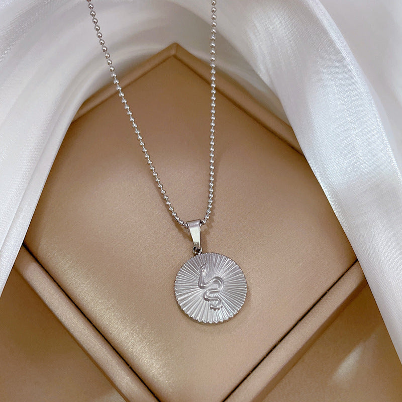 Collana a Catena Serpente Minimalista Geometrica in Acciaio Titanio con Placcatura in Oro per Donna e Uomo