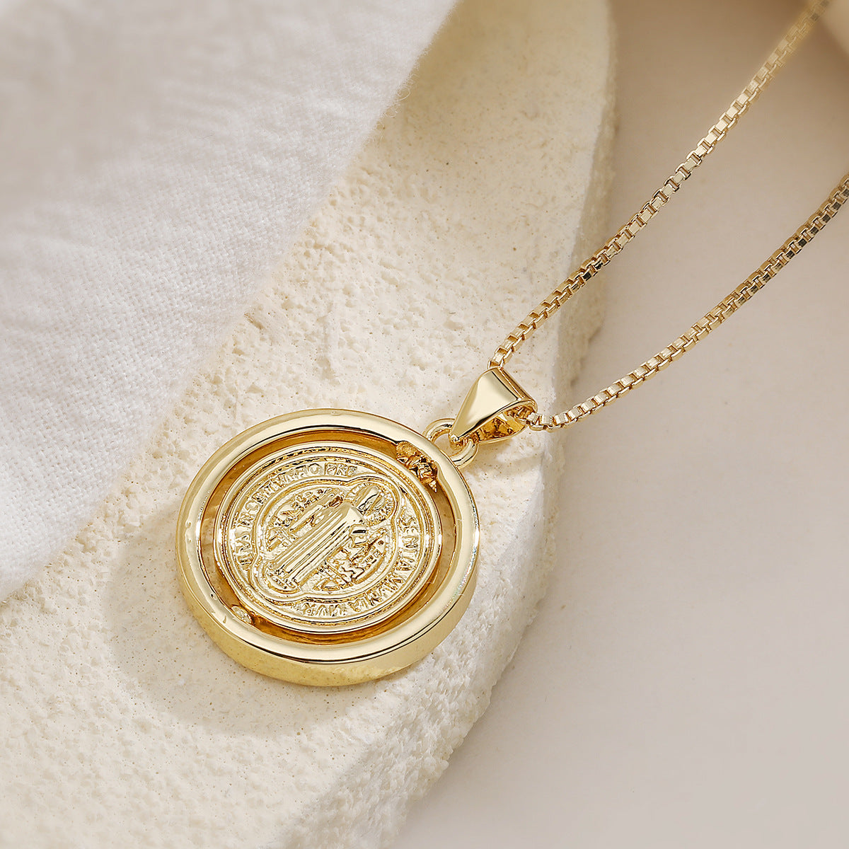 Minimalist 18K Gold Plated Brass Geometric Round Virgin Mary Pendant Necklace for Women