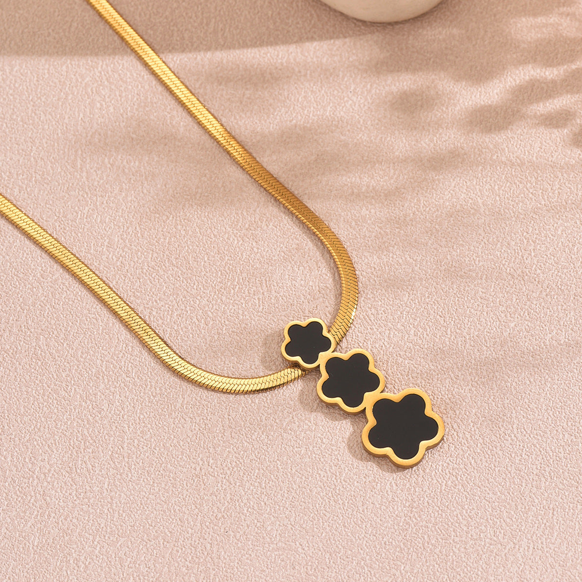Elegant 18K Gold Plated Floral Titanium Steel Pendant Necklace Stainless Steel Snake Chain for Women