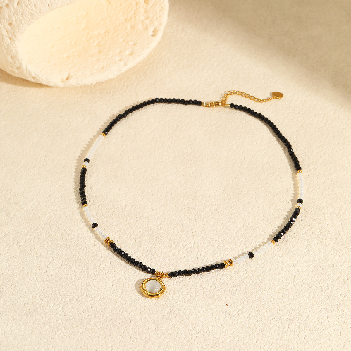 Collar de acero inoxidable con forma de estrella a la moda para mujer, colgante geométrico de lujo ligero con acabado chapado en cadena estándar