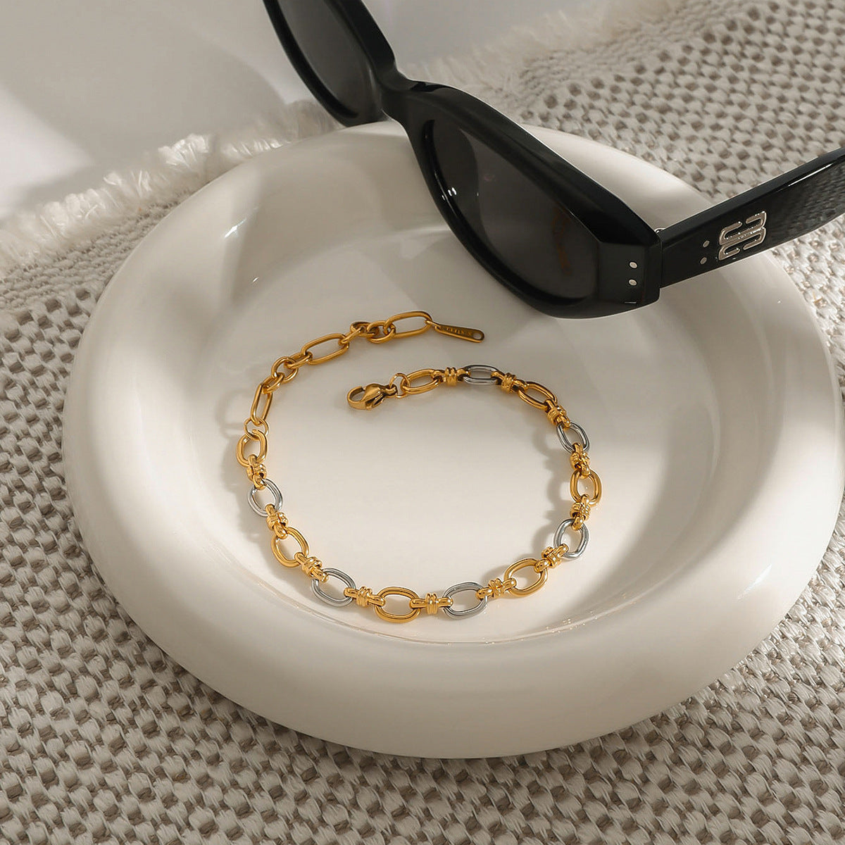 Luxury Elegant 18K Two-Tone Geometric Round Titanium Steel Bracelet for Women