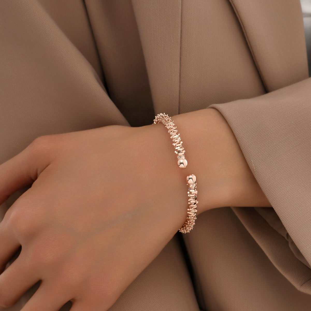 Fashionable OL Style Rhombus and U-Shaped Alloy Bracelet with Plated Finish for Women Geometric Minimalist Hand Jewelry