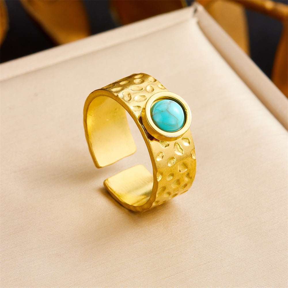 Anillo de acero inoxidable geométrico de estilo vintage con baño de oro de 18 quilates y detalle de corazón asimétrico para mujer