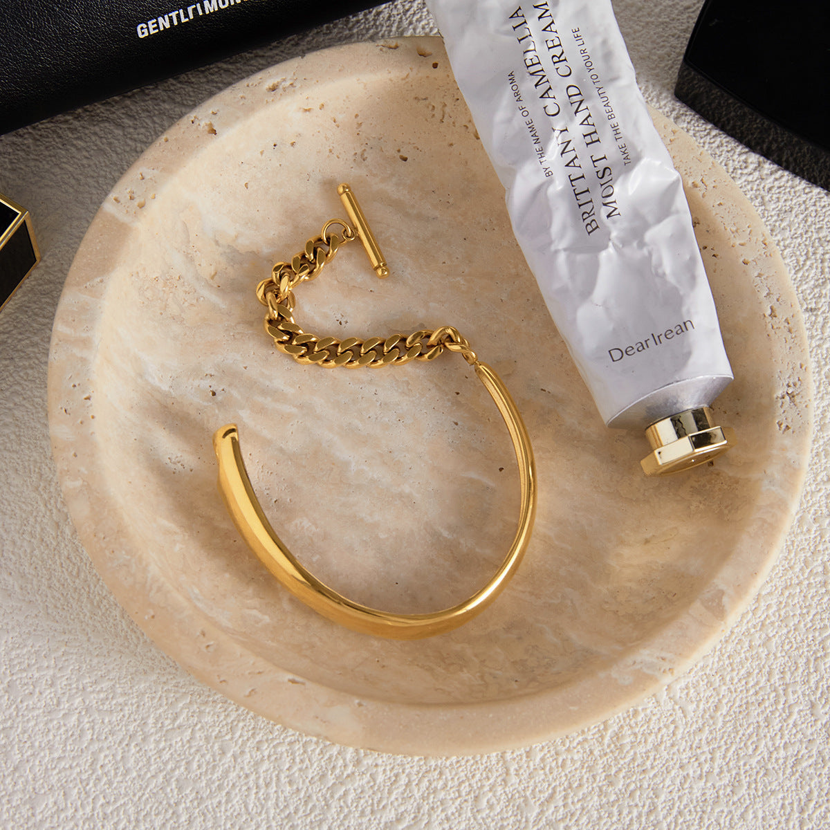 Bracciale asimmetrico a mezza catena minimalista con chiusura a T in acciaio inossidabile con finitura placcata da donna