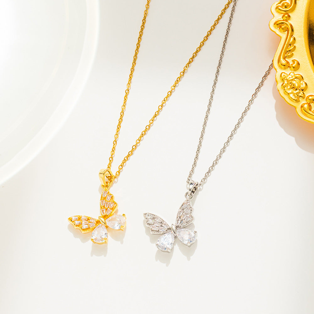 Collana Minimalista con Ciondolo a Farfalla in Acciaio al Titanio con Intarsio di Strass su Catena a O da Donna